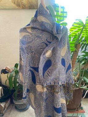 pashmina Blue and Cream Paisley Pashmina Wrap